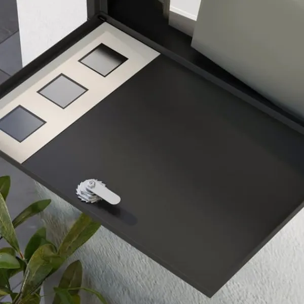 Brevlåda med tidningsfack, fönster och 2 nycklar – svart metall 36,5×11,5×29 cm