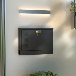 Brevlåda med tidningsfack, fönster och 2 nycklar – svart metall 36,5×11,5×29 cm