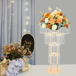 Bröllopsblomsterställ med kristaller - 4-vånings rund piedestal - Fristående - 50×90 cm - Järn och akryl - Ljusrosa