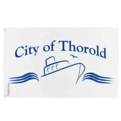 Hot Flagga - Thorold - 120 x 180 cm - Polyester - Tryck på fram och baksida - Ögla i järn Flaggor & Vindstrutar