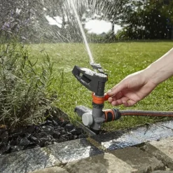 Gardena Canon sprinkler på roterande plock