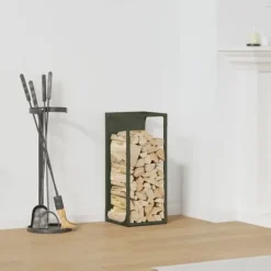 Hot Robust vedställ i olivgrön | Material: Kallvalsat stål | Storlek: 25x25x60 cm Tillbehör Till Vedeldade Kaminer & Öppna Spisar