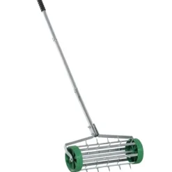 Rootz Lawn Roller - Lawn Aerator - Handtagslängd justerbar - Hand Scarifier - Spiked Roller Lawn - Underhåll trädgård - Grön + Silver - 139 x 43,5 x 1 | CDON Trädgårdsverktyg