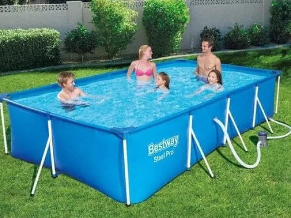 Discount Sommarglädje garanterad med denna stora ovanmarkspool - Komplett med pump, filter och reparationssats Pooler