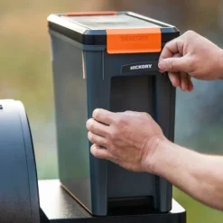 Hot Traeger Hink Och Lock Pellet Staydry Svart Tillbehör Till Vedeldade Kaminer & Öppna Spisar