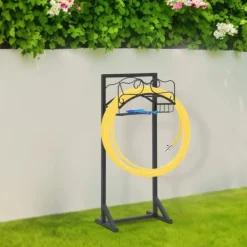 Trädgårdsslanghållare - Fristående slangställ - Järn - Med jordspett - Belastning 22,68 kg - Mått 38×18×86 cm - Totalhöjd 106 cm - Svart