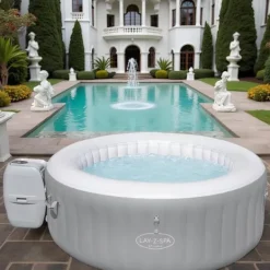 Hot Uppblåsbar jacuzzi – 4 personer – 100 massagestrålar – 600L – Kvadratisk – Med filterpump och lock – Ø154 cm – Upp till 40°C – Inomhus och utomhus Spa & Utomhusbad