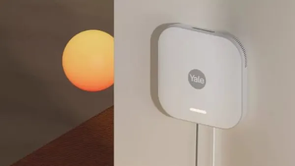 Yale Smart Alarm Starter Kit 7 artiklar - Kontrollpanel, knappsats, fjärrkontroll, 2x rörelsesensor, 2x fönster-/dörrsensor